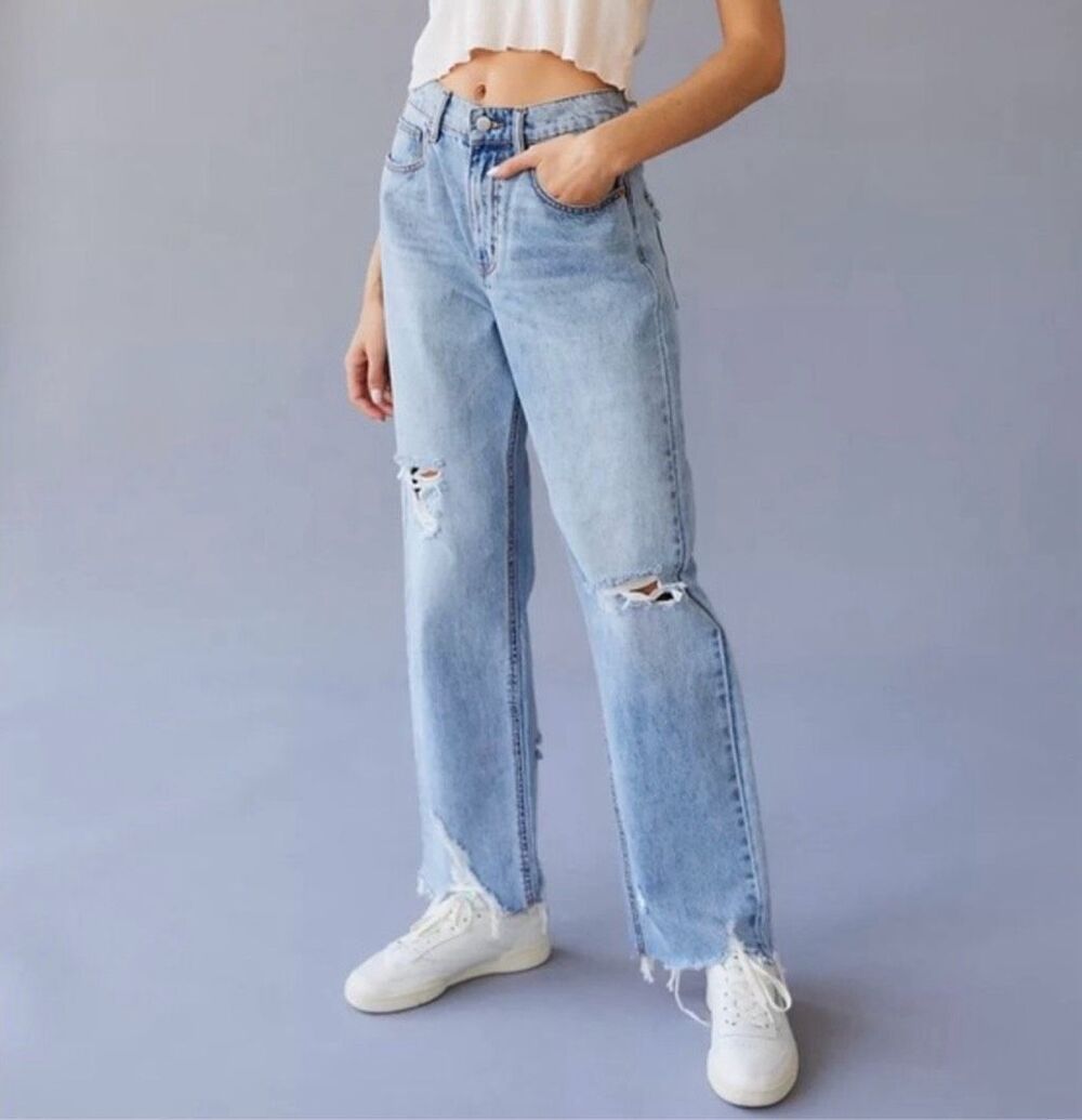 Womens Urban Outfitters BDG Distressed Raw Hem Light Rinse Cowboy Jeans - Sz 26